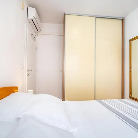 Apartment Eta *