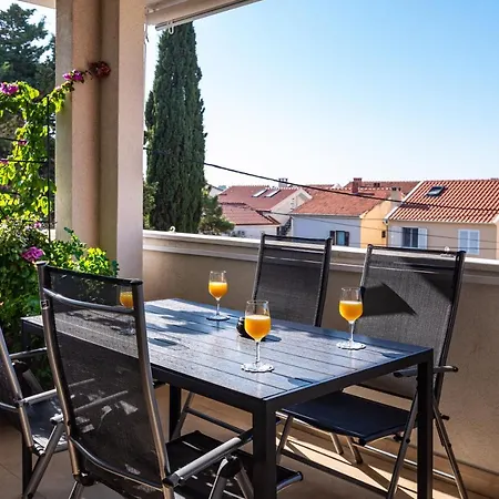 Apartament Eta *